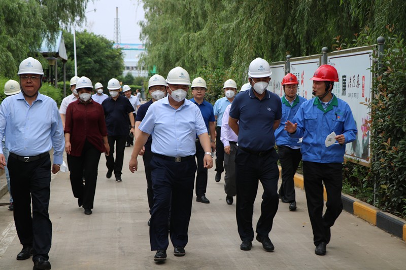 住建部调研组到三秦环保股份公司下属新天地公司调研有害垃圾处置工作_副本.jpg